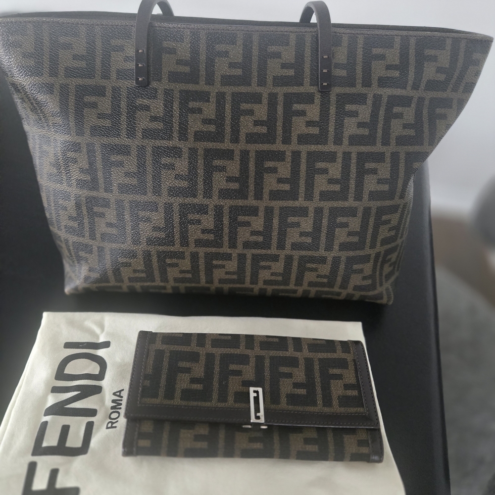 Fendi Zucca Print Brown Zippered Tote And Wallet Set Excellent Used Condition - Picture 12 of 17